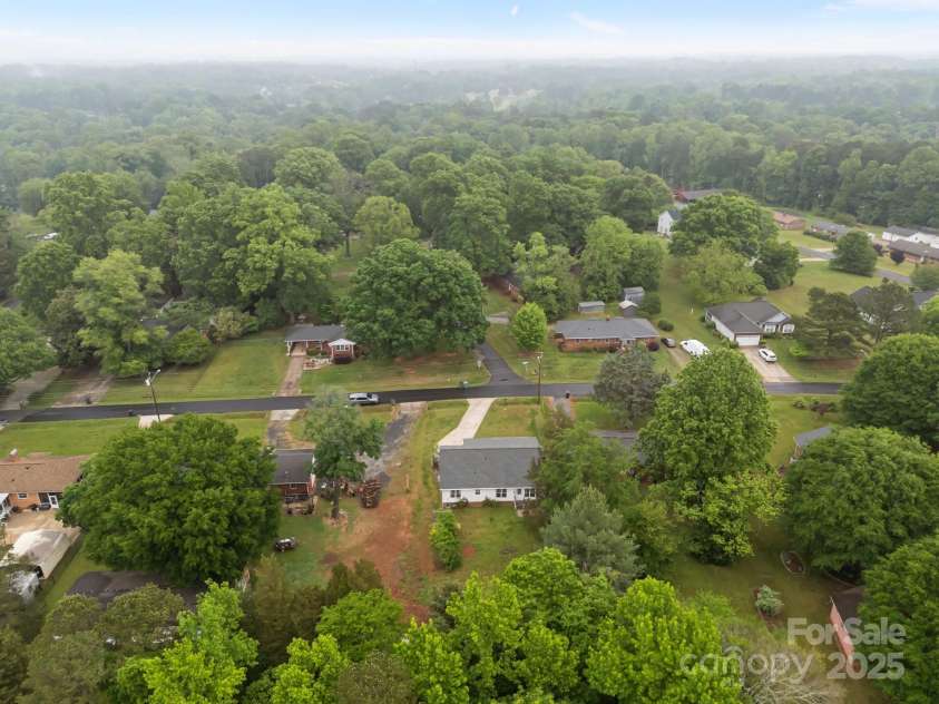 1401 Thompson Avenue, Charlotte, NC 28216.  MLS# CAR4251169, YatesRealty ID 15680. 