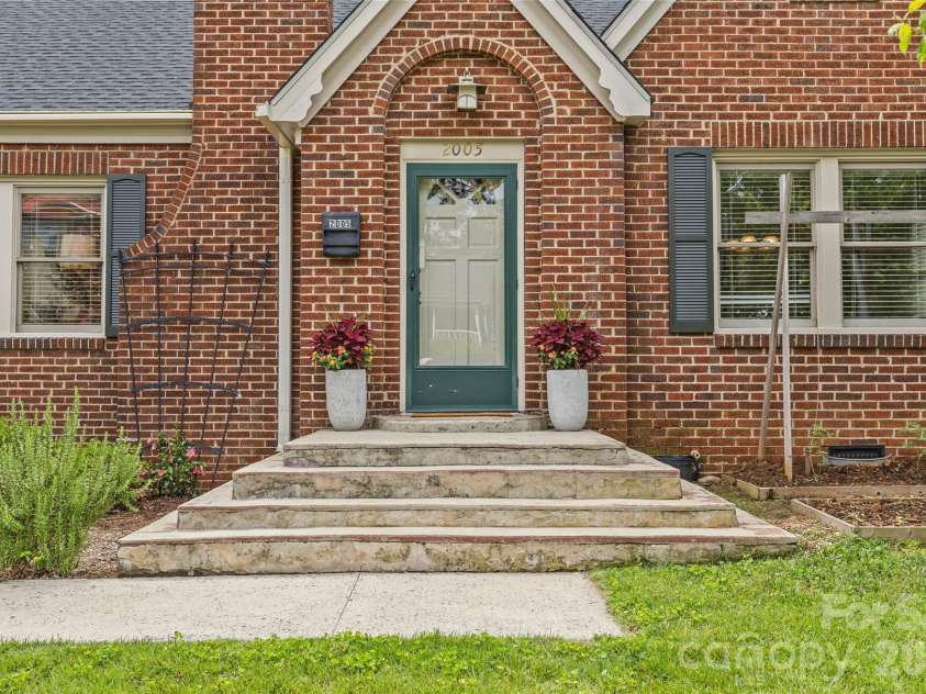 2005 Scott Avenue, Charlotte, NC 28203.  MLS# CAR4360513, YatesRealty ID 15680. 