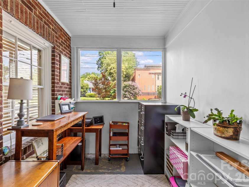 2005 Scott Avenue, Charlotte, NC 28203.  MLS# CAR4360513, YatesRealty ID 15680. 