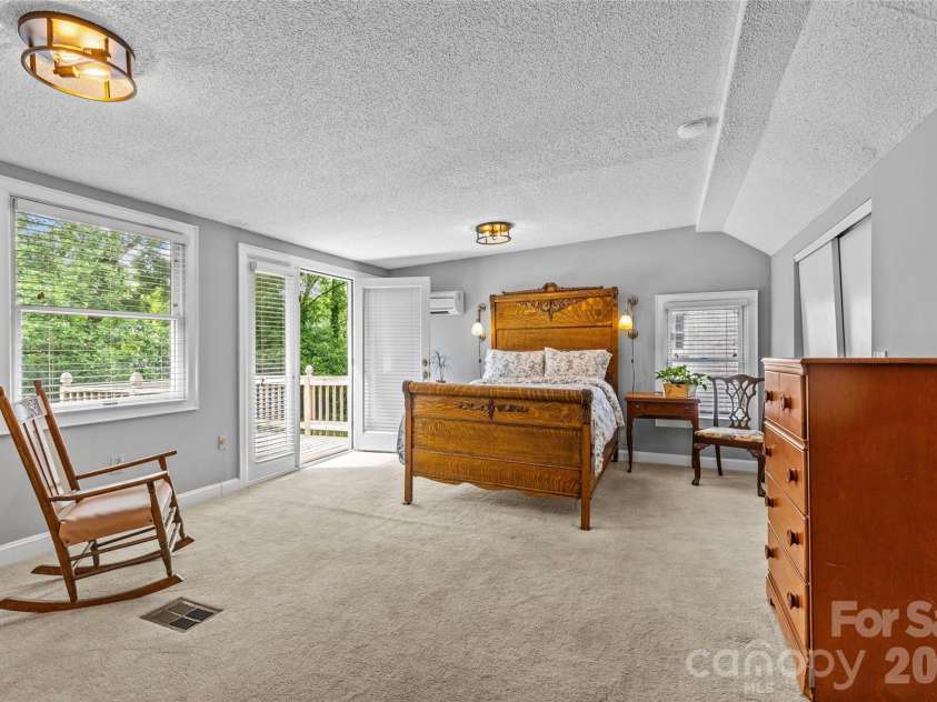 2005 Scott Avenue, Charlotte, NC 28203.  MLS# CAR4360513, YatesRealty ID 15680. 