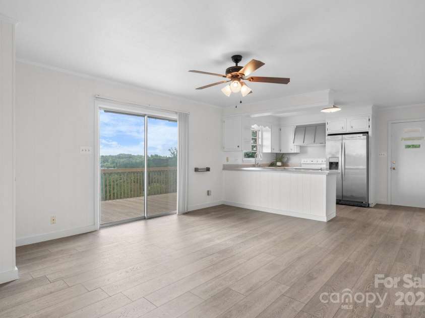 114 Joe Teague Road, Hickory, NC 28601.  MLS# CAR4276648, YatesRealty ID 15681. Breakfast Area and Kitchen