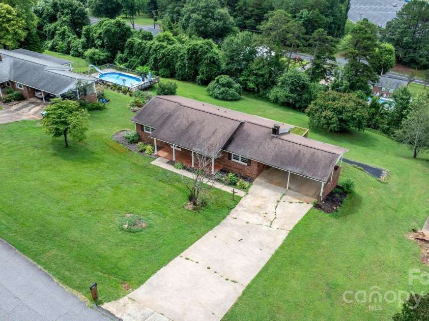 114 Joe Teague Road, Hickory, NC 28601.  MLS# CAR4276648, YatesRealty ID 15681. Driveway with Plenty of Space for Additional Parking