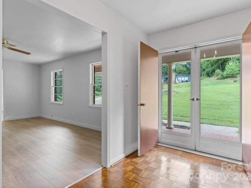 114 Joe Teague Road, Hickory, NC 28601.  MLS# CAR4276648, YatesRealty ID 15681. Entry Hall with Double Front Doors and Coat Closet