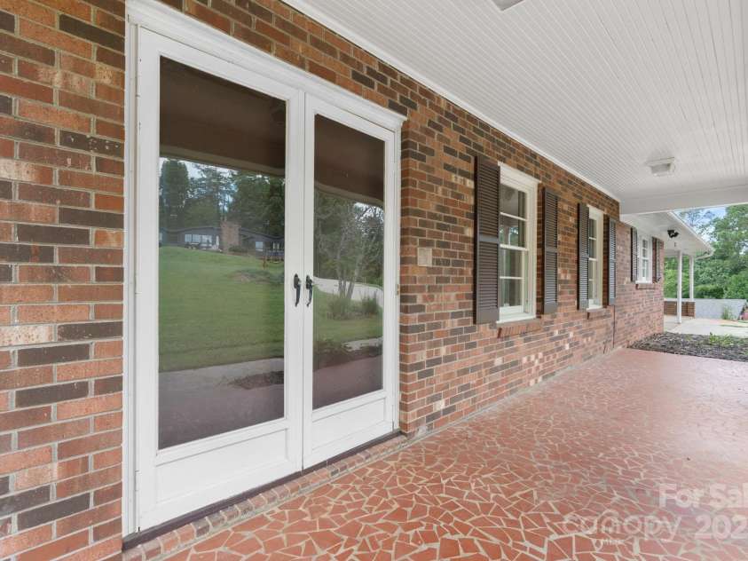 114 Joe Teague Road, Hickory, NC 28601.  MLS# CAR4276648, YatesRealty ID 15681. Front Entrance on Main Level