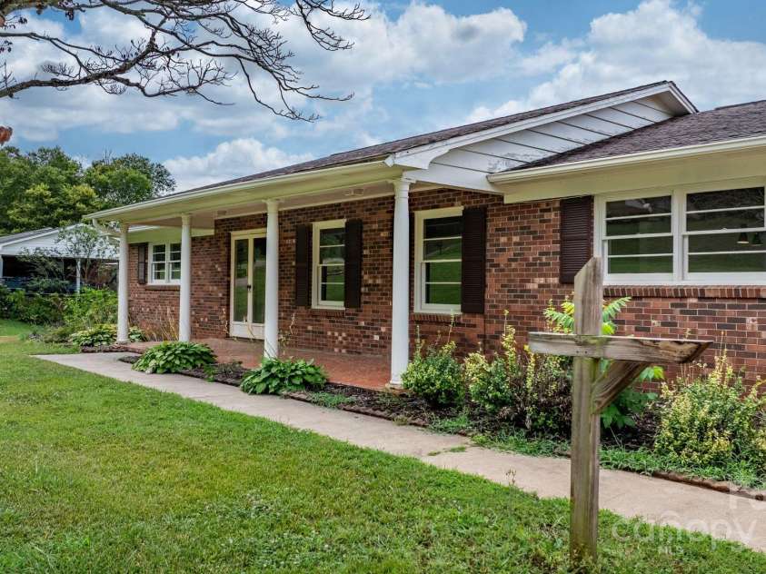 114 Joe Teague Road, Hickory, NC 28601.  MLS# CAR4276648, YatesRealty ID 15681. Full-Brick Ranch with Basement