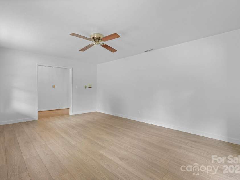 114 Joe Teague Road, Hickory, NC 28601.  MLS# CAR4276648, YatesRealty ID 15681. Living Room