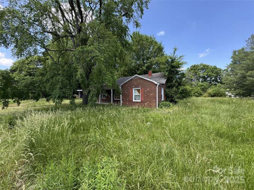 31 Conrad Street, Lexington, NC 27295.  MLS# CAR4255553, YatesRealty ID 15682. 