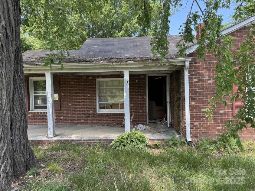 31 Conrad Street, Lexington, NC 27295.  MLS# CAR4255553, YatesRealty ID 15682. 