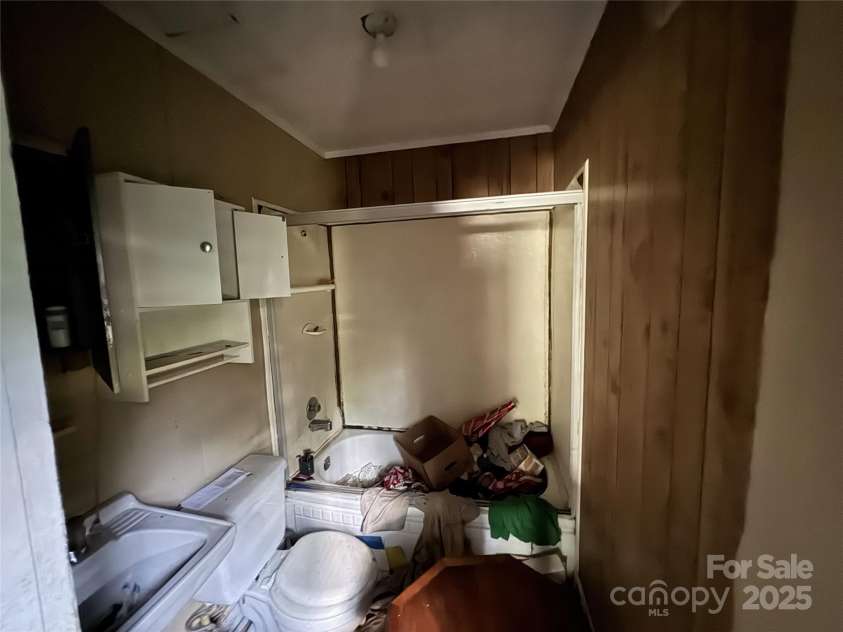 31 Conrad Street, Lexington, NC 27295.  MLS# CAR4255553, YatesRealty ID 15682. 