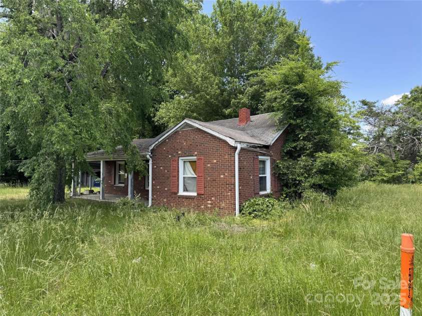 31 Conrad Street, Lexington, NC 27295.  MLS# CAR4255553, YatesRealty ID 15682. 