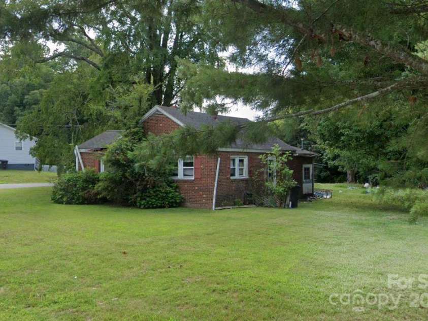 31 Conrad Street, Lexington, NC 27295.  MLS# CAR4255553, YatesRealty ID 15682. 