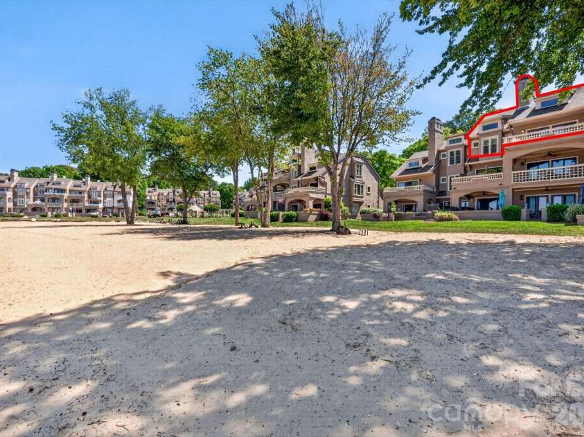 605 Portside Drive, Davidson, NC 28036.  MLS# CAR4374154, YatesRealty ID 15683. 