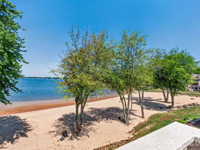 605 Portside Drive, Davidson, NC 28036.  MLS# CAR4374154, YatesRealty ID 15683. 
