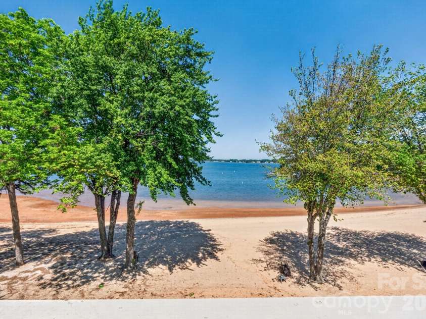605 Portside Drive, Davidson, NC 28036.  MLS# CAR4374154, YatesRealty ID 15683. 