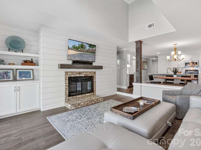 605 Portside Drive, Davidson, NC 28036.  MLS# CAR4374154, YatesRealty ID 15683. 
