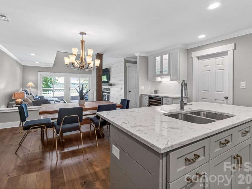 605 Portside Drive, Davidson, NC 28036.  MLS# CAR4374154, YatesRealty ID 15683. 