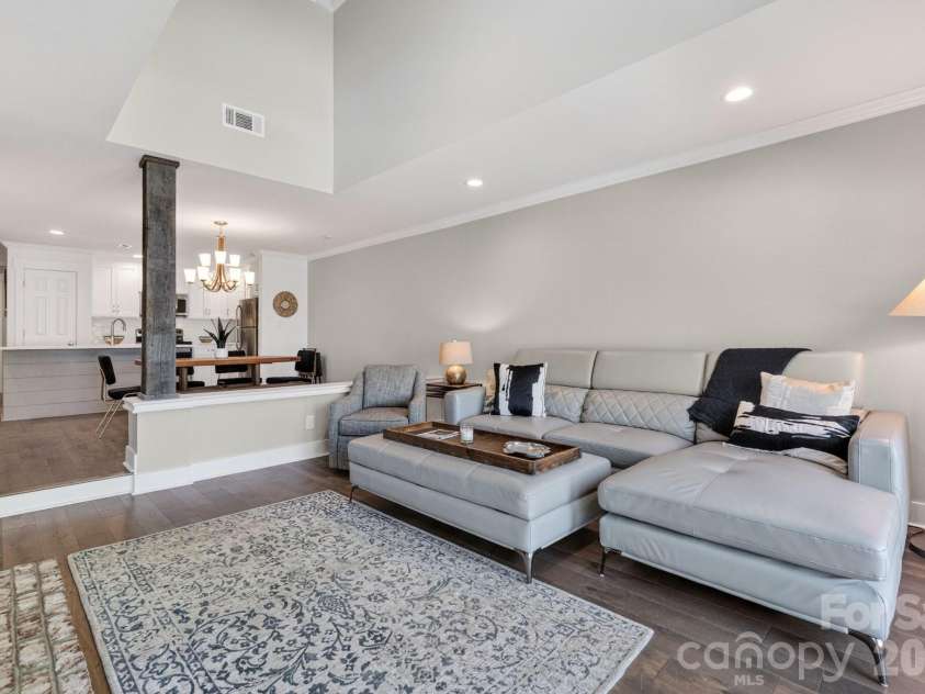 605 Portside Drive, Davidson, NC 28036.  MLS# CAR4374154, YatesRealty ID 15683. 
