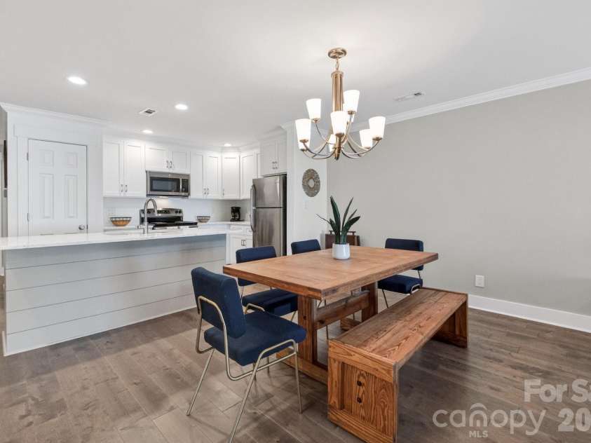 605 Portside Drive, Davidson, NC 28036.  MLS# CAR4374154, YatesRealty ID 15683. 