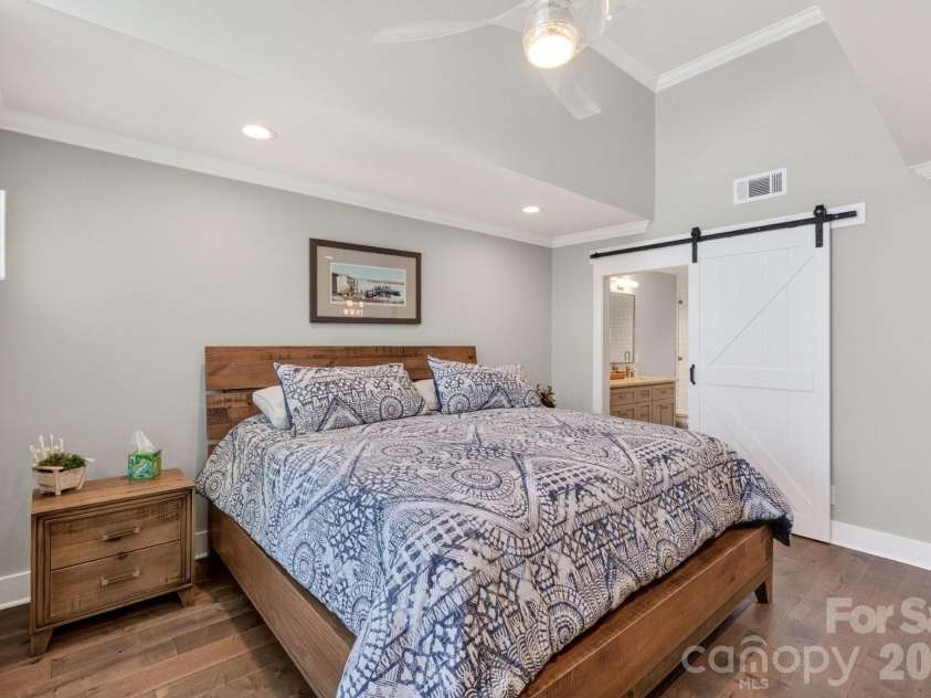 605 Portside Drive, Davidson, NC 28036.  MLS# CAR4374154, YatesRealty ID 15683. 