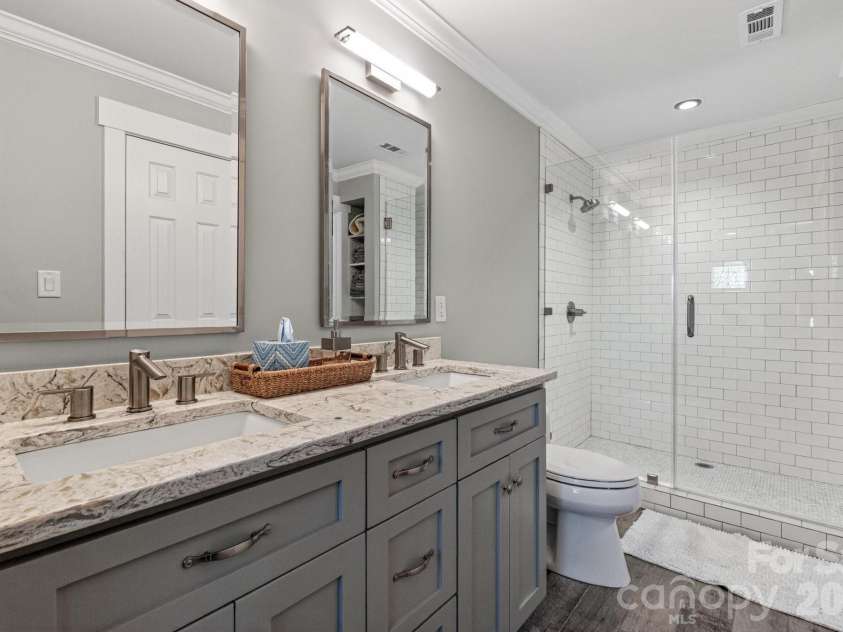 605 Portside Drive, Davidson, NC 28036.  MLS# CAR4374154, YatesRealty ID 15683. 
