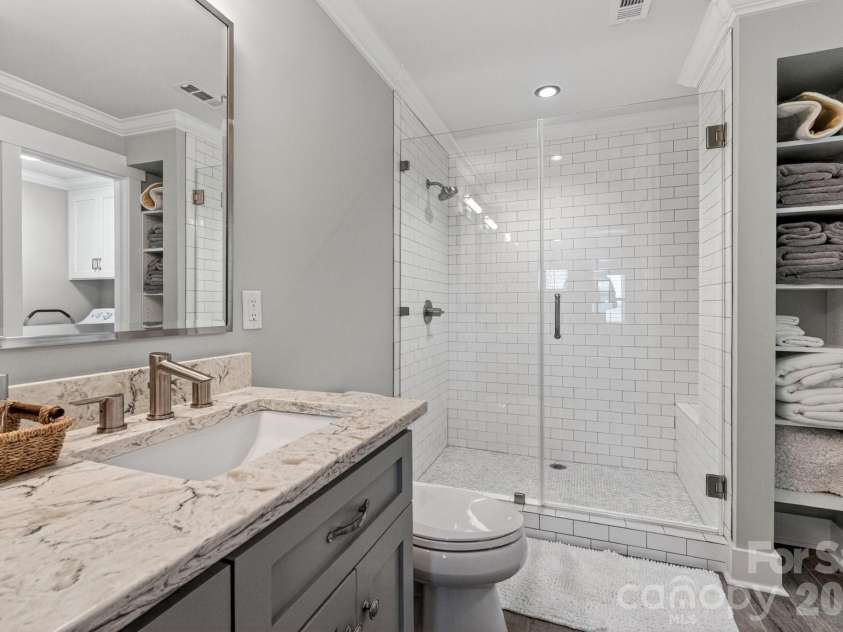 605 Portside Drive, Davidson, NC 28036.  MLS# CAR4374154, YatesRealty ID 15683. 