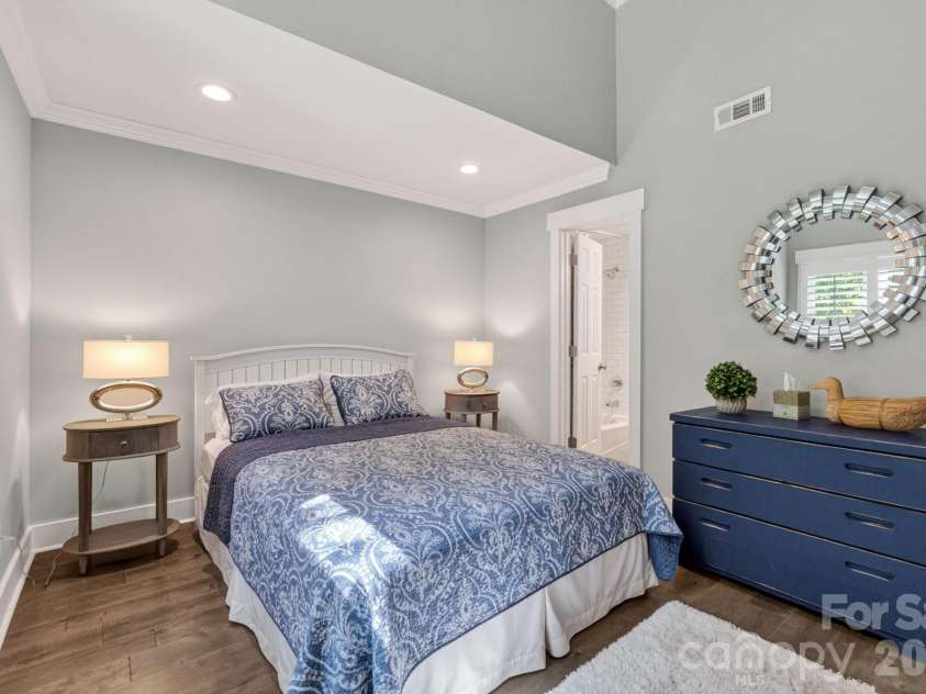 605 Portside Drive, Davidson, NC 28036.  MLS# CAR4374154, YatesRealty ID 15683. 