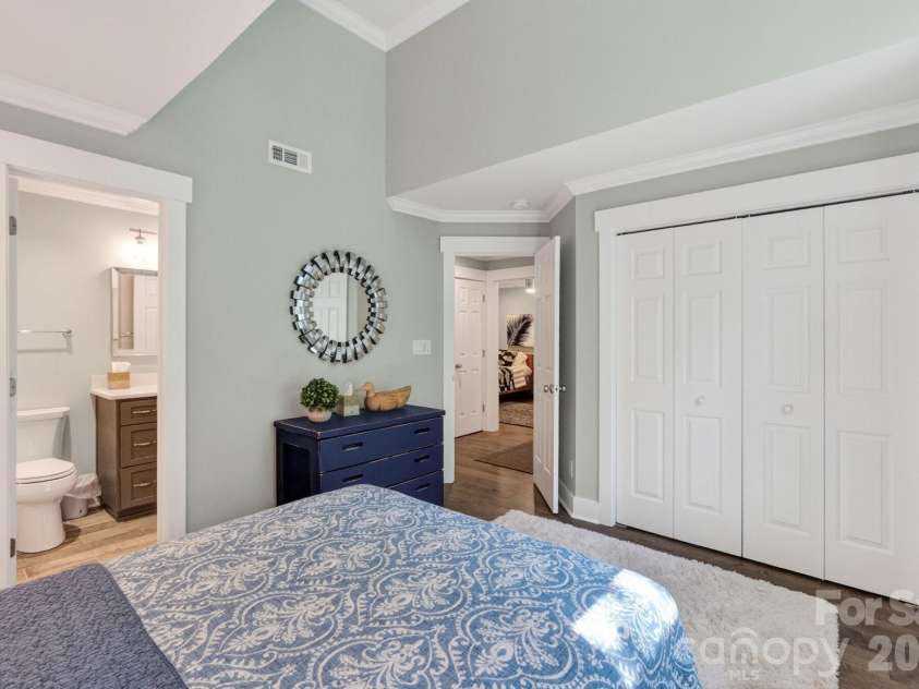 605 Portside Drive, Davidson, NC 28036.  MLS# CAR4374154, YatesRealty ID 15683. 