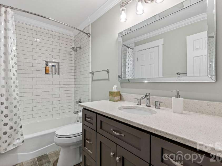 605 Portside Drive, Davidson, NC 28036.  MLS# CAR4374154, YatesRealty ID 15683. 