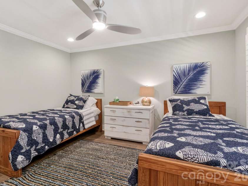 605 Portside Drive, Davidson, NC 28036.  MLS# CAR4374154, YatesRealty ID 15683. 