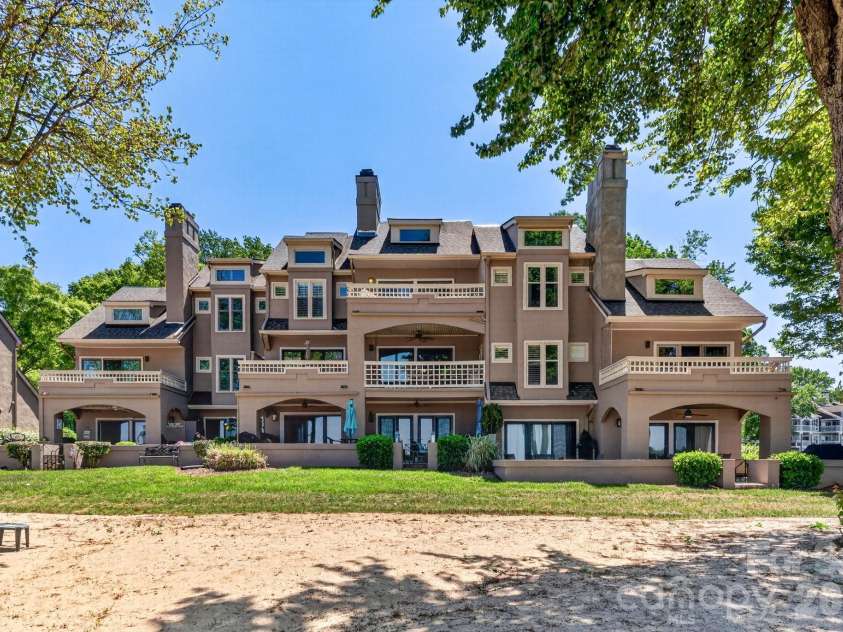 605 Portside Drive, Davidson, NC 28036.  MLS# CAR4374154, YatesRealty ID 15683. 