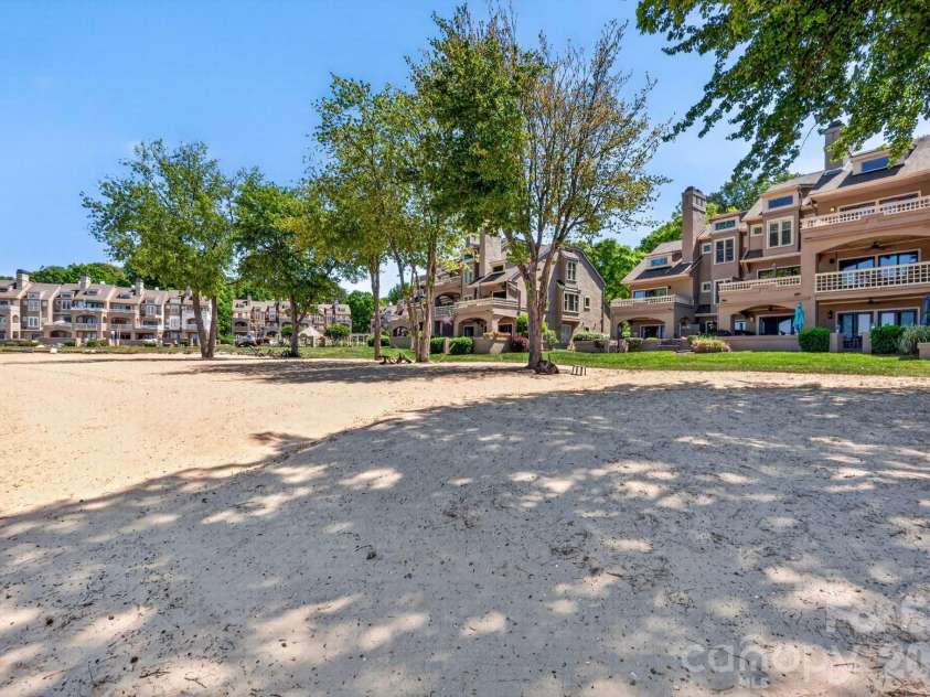 605 Portside Drive, Davidson, NC 28036.  MLS# CAR4374154, YatesRealty ID 15683. 