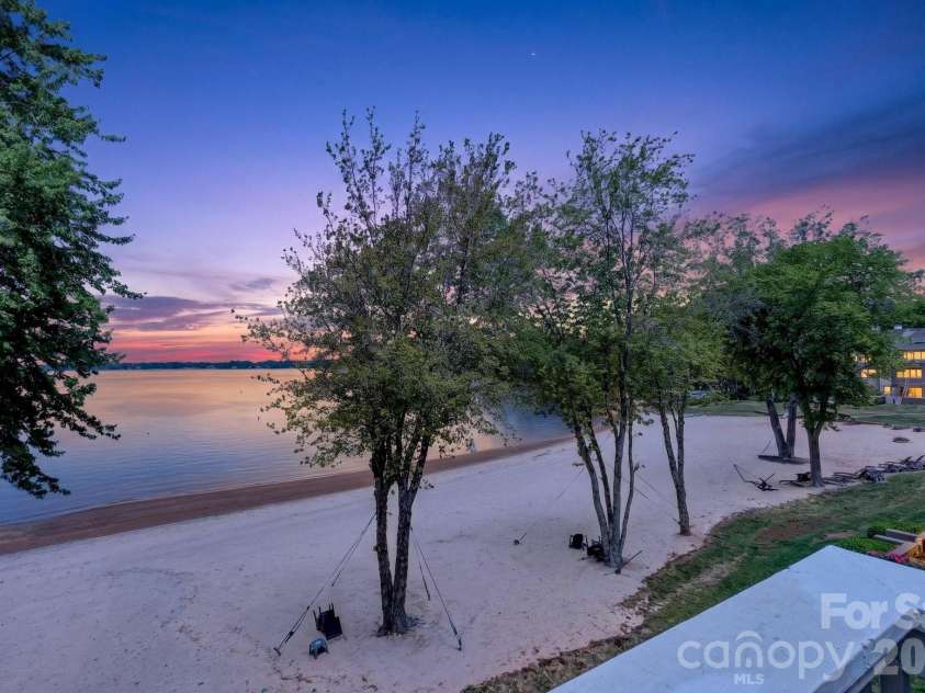 605 Portside Drive, Davidson, NC 28036.  MLS# CAR4374154, YatesRealty ID 15683. 