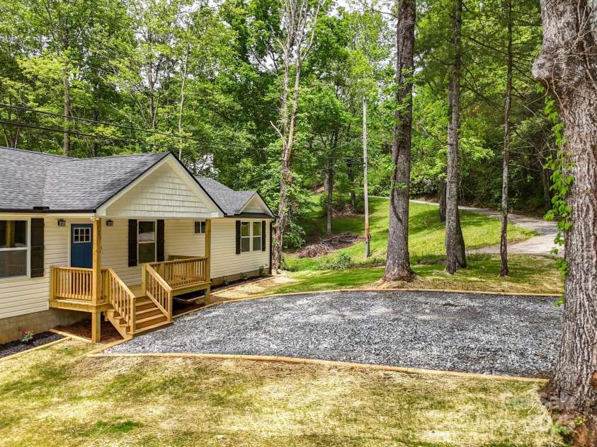 125 Redden Road, Hendersonville, NC 28739.  MLS# CAR4251686, YatesRealty ID 15684. 