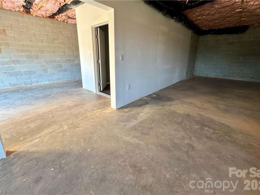 130 Oak Pointe Lane, Wilkesboro, NC 28697.  MLS# CAR4371022, YatesRealty ID 15686. 