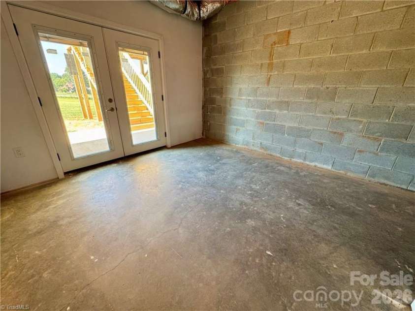 130 Oak Pointe Lane, Wilkesboro, NC 28697.  MLS# CAR4371022, YatesRealty ID 15686. 