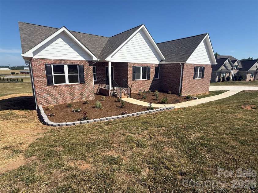 130 Oak Pointe Lane, Wilkesboro, NC 28697.  MLS# CAR4371022, YatesRealty ID 15686. 