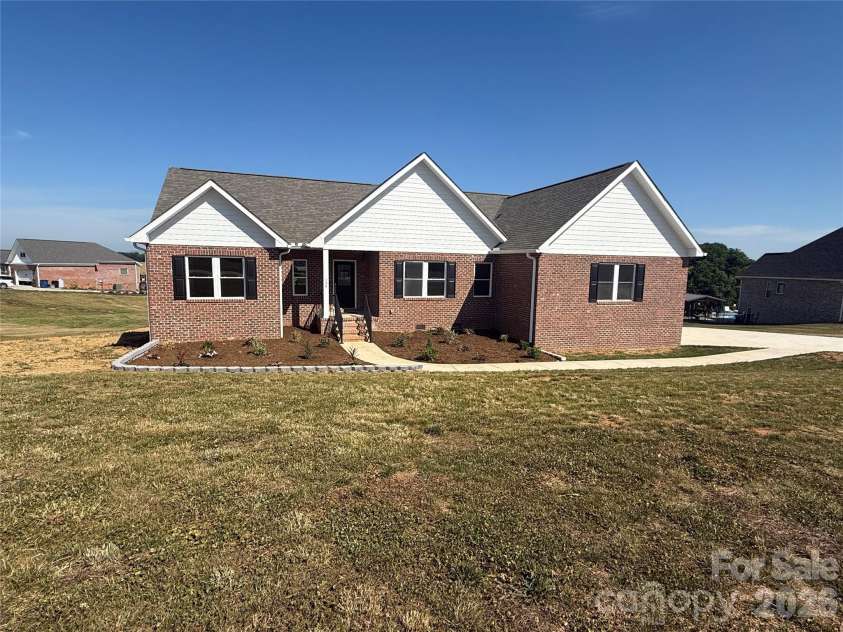 130 Oak Pointe Lane, Wilkesboro, NC 28697.  MLS# CAR4371022, YatesRealty ID 15686. 