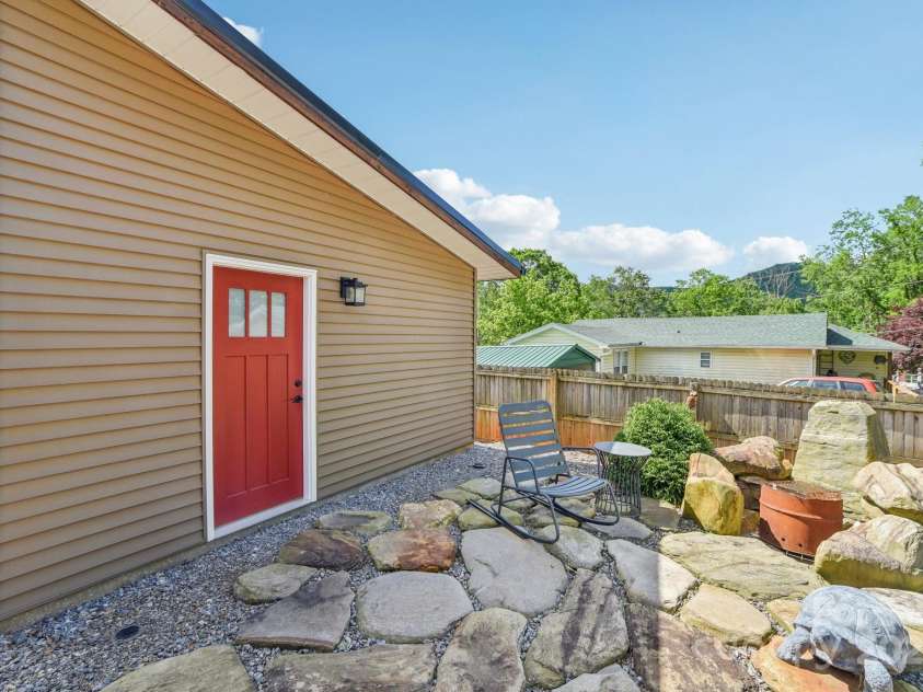 9 Circle Drive, Black Mountain, NC 28711.  MLS# CAR4260626, YatesRealty ID 15687. Back door to the garage