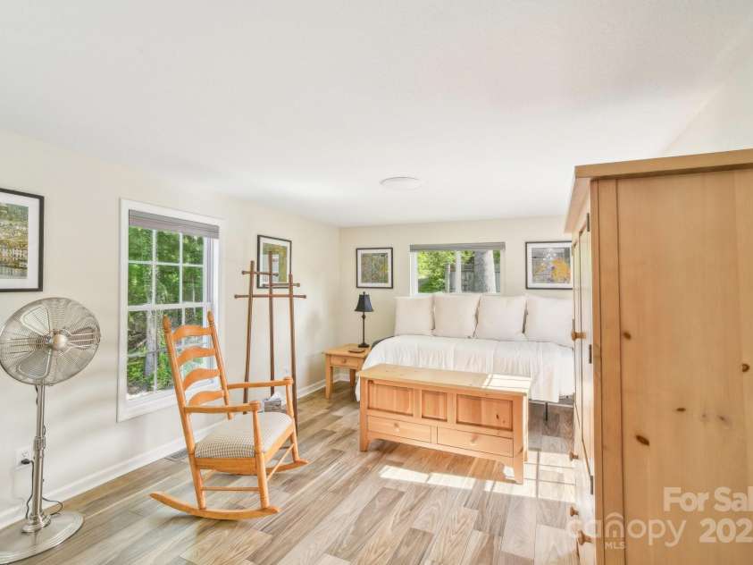 9 Circle Drive, Black Mountain, NC 28711.  MLS# CAR4260626, YatesRealty ID 15687. Closer look at the living space.