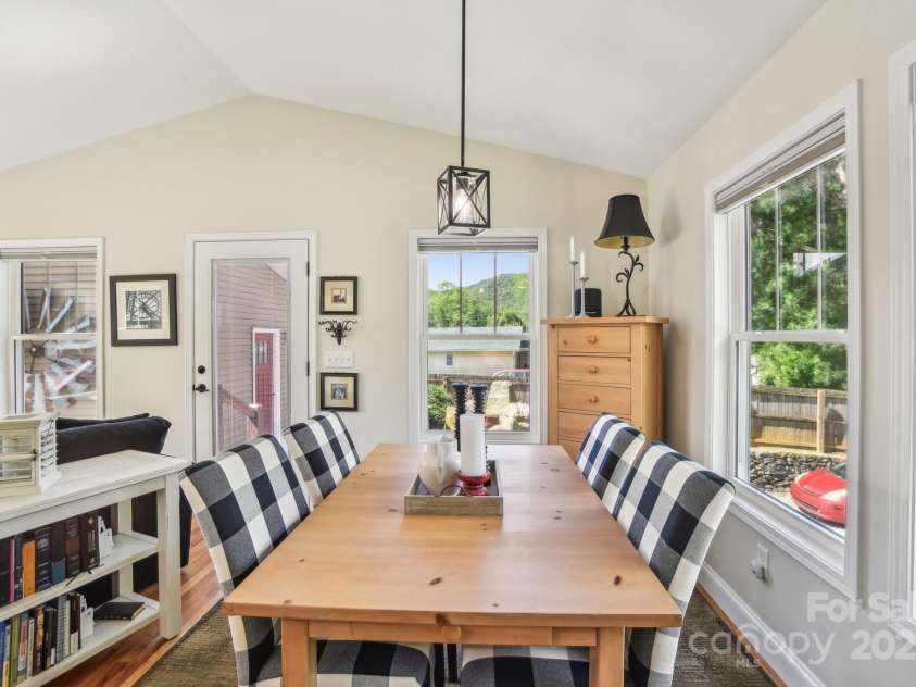 9 Circle Drive, Black Mountain, NC 28711.  MLS# CAR4260626, YatesRealty ID 15687. Dining area behind the living room.