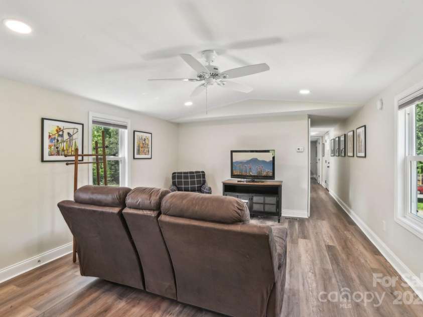 9 Circle Drive, Black Mountain, NC 28711.  MLS# CAR4260626, YatesRealty ID 15687. Living Area with vaulted ceilings.