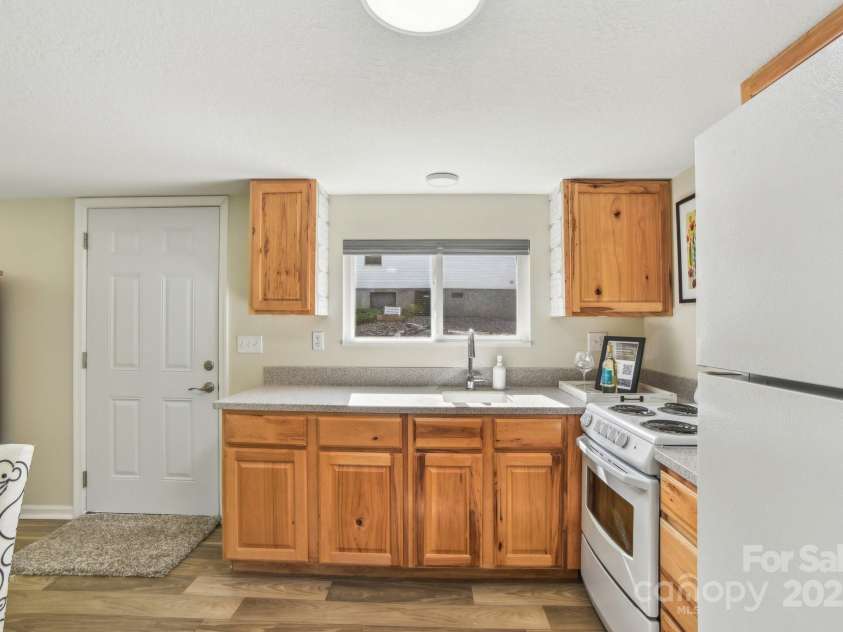 9 Circle Drive, Black Mountain, NC 28711.  MLS# CAR4260626, YatesRealty ID 15687. Nice wood cabinets and white appliance package.