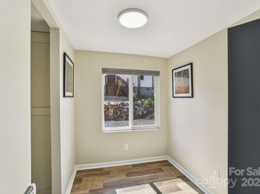 9 Circle Drive, Black Mountain, NC 28711.  MLS# CAR4260626, YatesRealty ID 15687. Office with closet