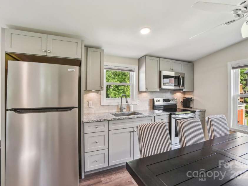 9 Circle Drive, Black Mountain, NC 28711.  MLS# CAR4260626, YatesRealty ID 15687. Stainless appliances.