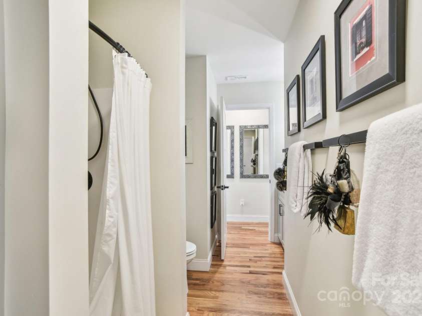 9 Circle Drive, Black Mountain, NC 28711.  MLS# CAR4260626, YatesRealty ID 15687. The rest of the bath that connects the hallways to both bedrooms.