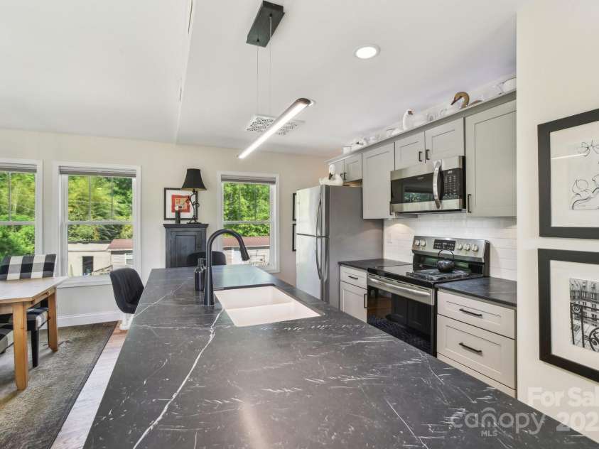 9 Circle Drive, Black Mountain, NC 28711.  MLS# CAR4260626, YatesRealty ID 15687. Wonderful stone island.