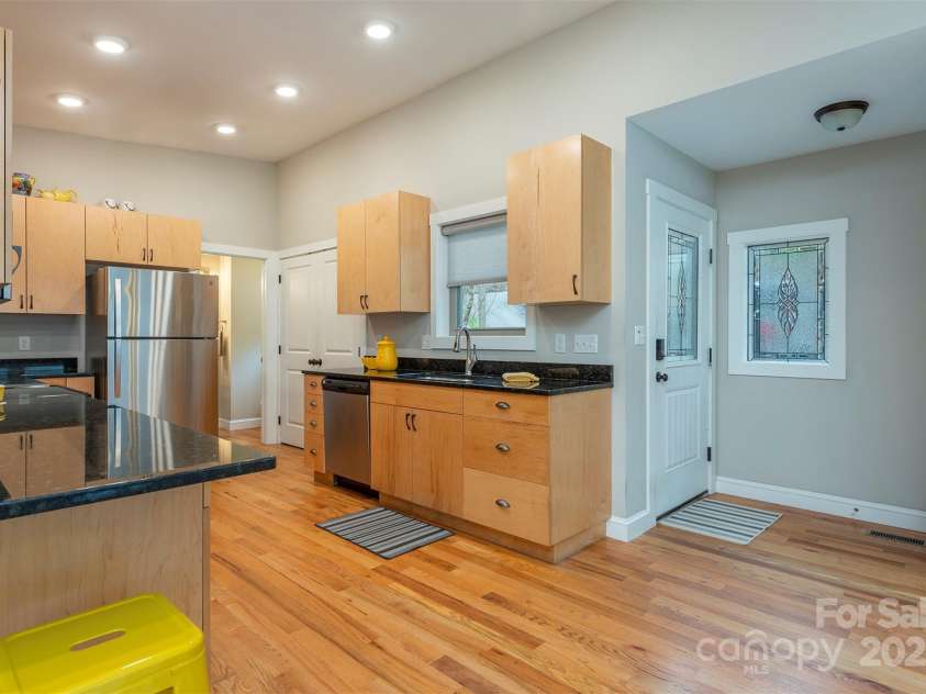 102 Kanawha Drive, Montreat, NC 28757.  MLS# CAR4238560, YatesRealty ID 15688. 