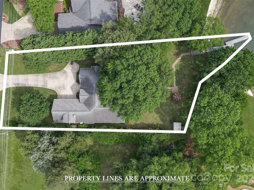 18118 Pompano Place, Cornelius, NC 28031.  MLS# CAR4263080, YatesRealty ID 15689. Area is approximate on this Aerial