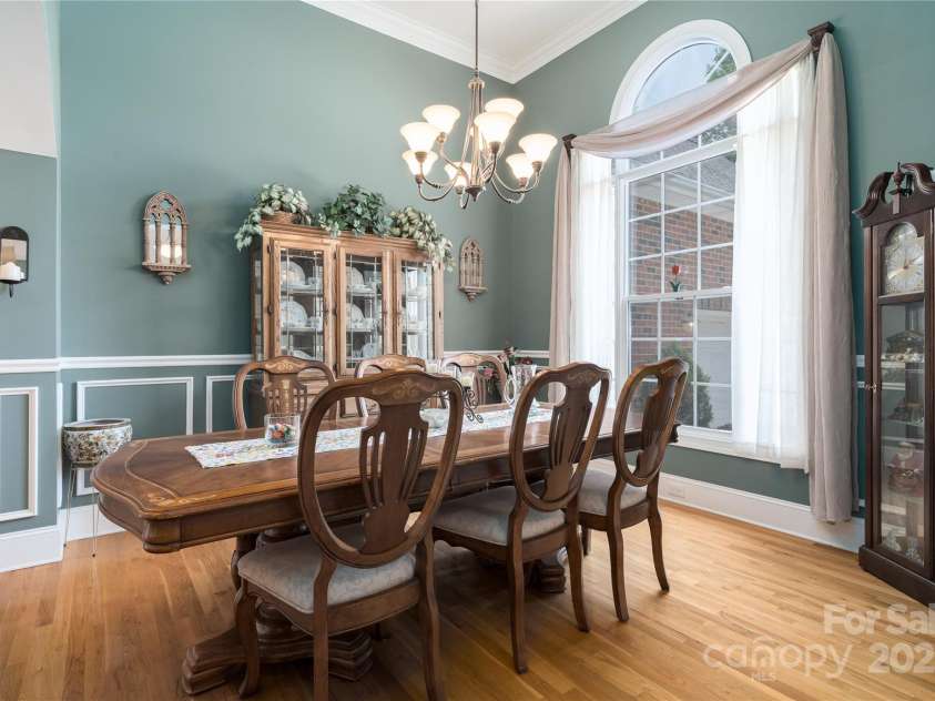 18118 Pompano Place, Cornelius, NC 28031.  MLS# CAR4263080, YatesRealty ID 15689. Dining room with high ceiling
