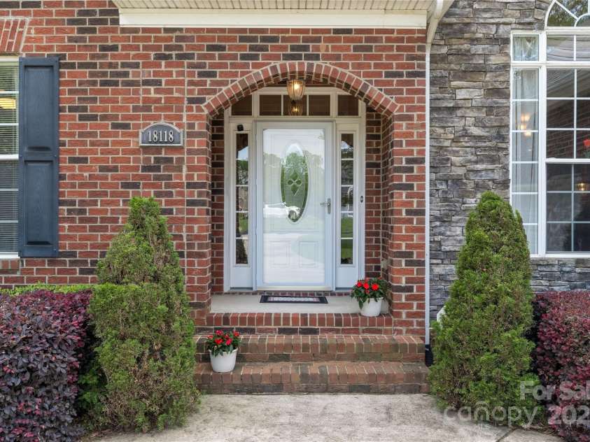 18118 Pompano Place, Cornelius, NC 28031.  MLS# CAR4263080, YatesRealty ID 15689. Full brick home